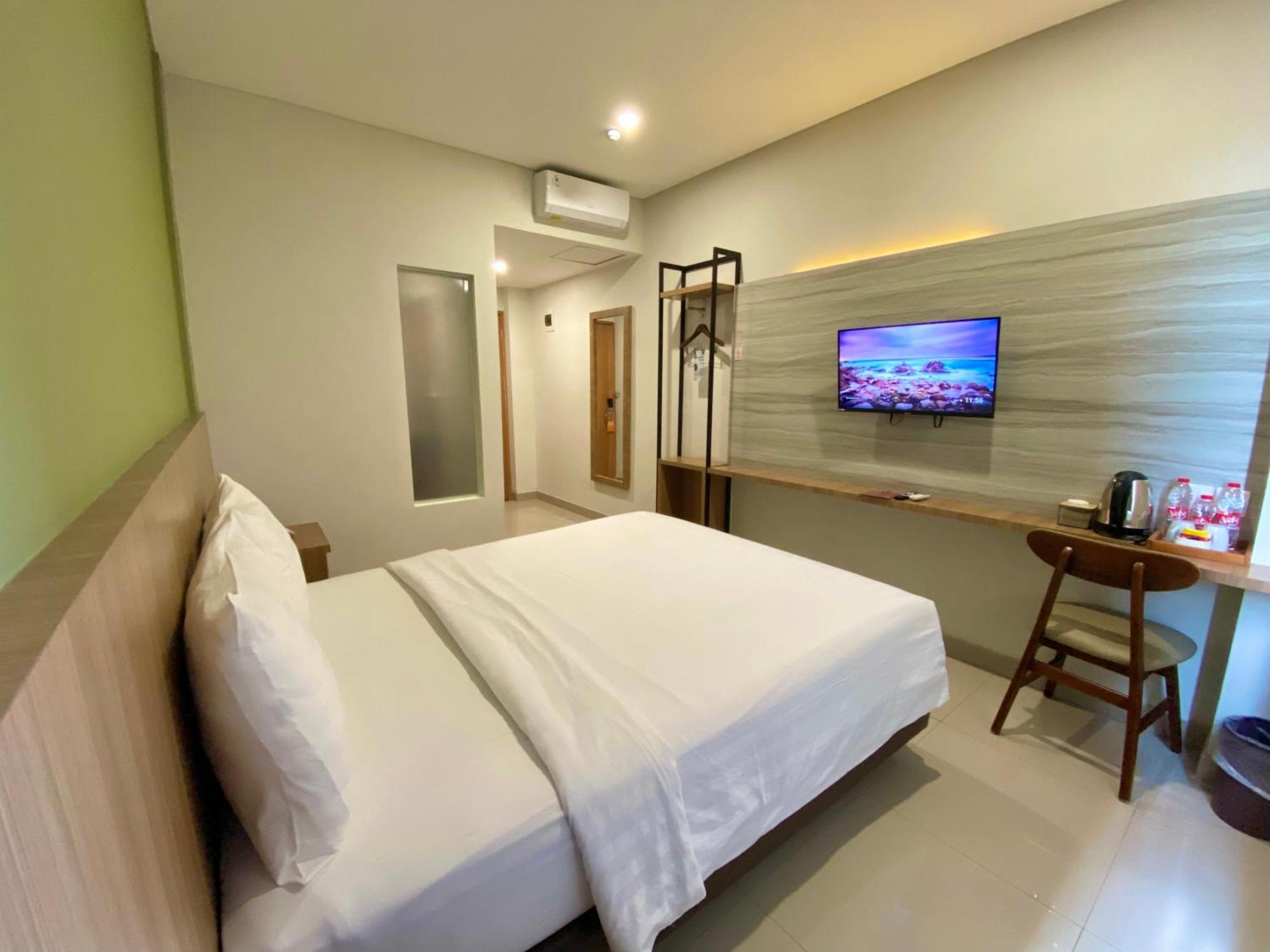 Front One Hotel Gombong Gombong  Exterior foto