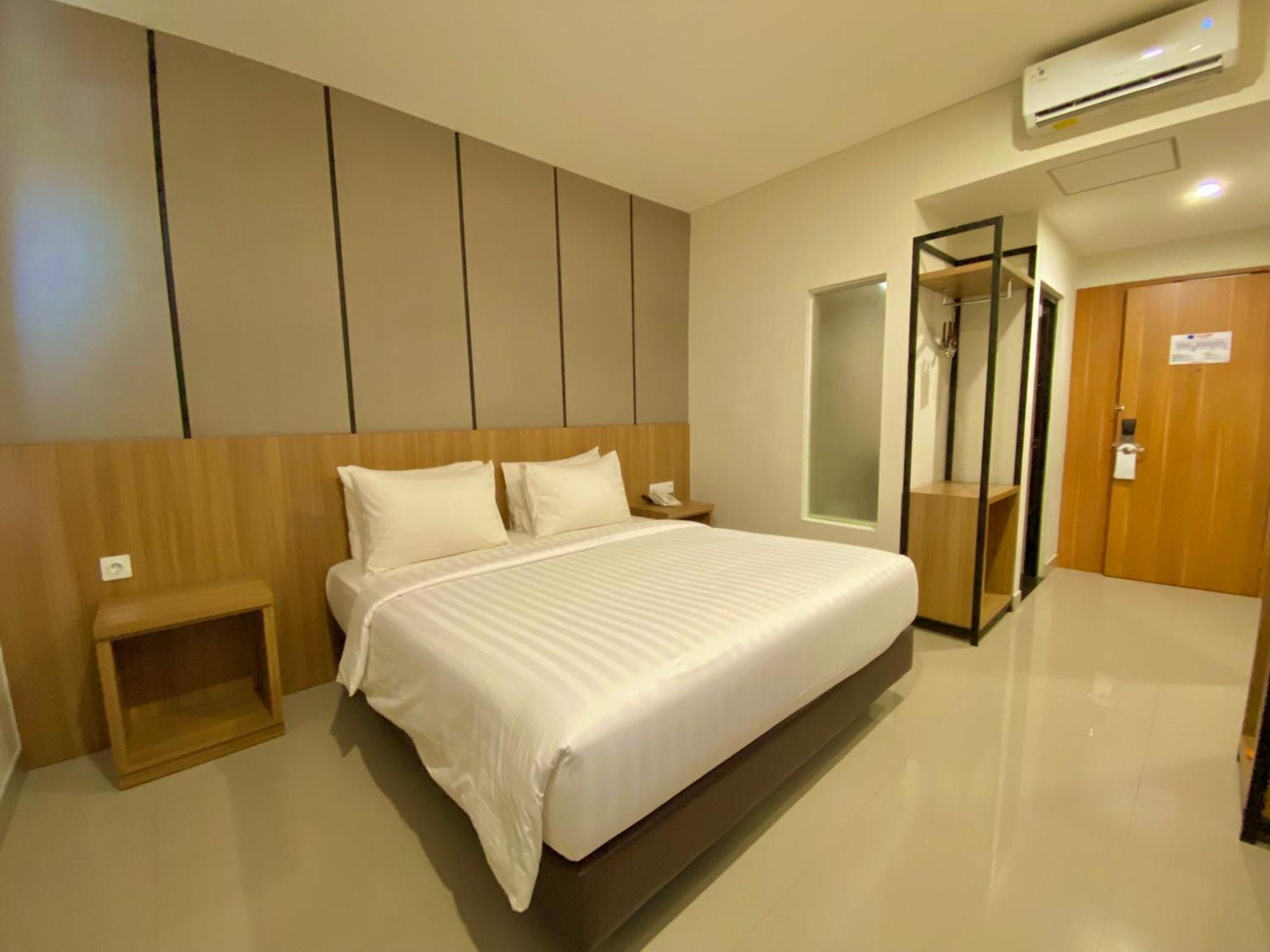 Front One Hotel Gombong Gombong  Exterior foto